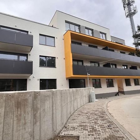 Air-Conditioned 2 Room Apartment, With Terrace, Rovinka 203 Luaran gambar