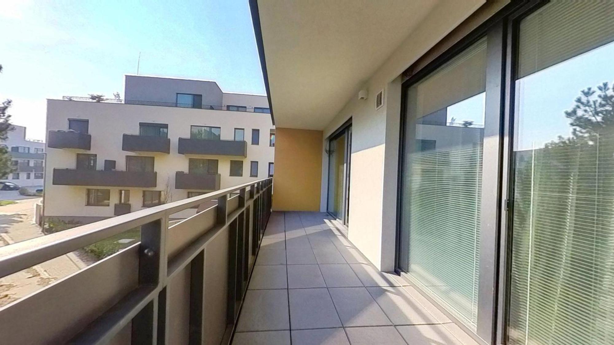 Air-Conditioned 2 Room Apartment, With Terrace, Rovinka 203 Luaran gambar