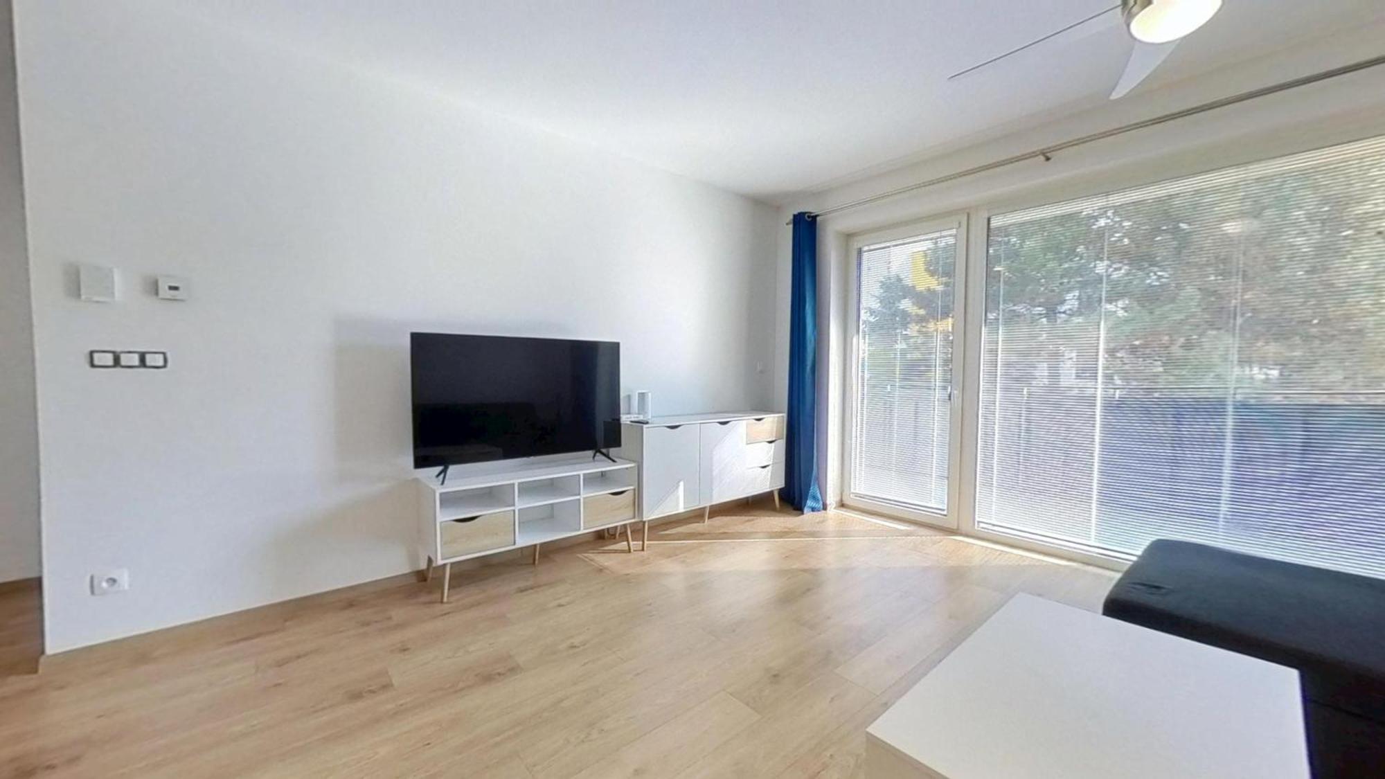 Air-Conditioned 2 Room Apartment, With Terrace, Rovinka 203 Luaran gambar