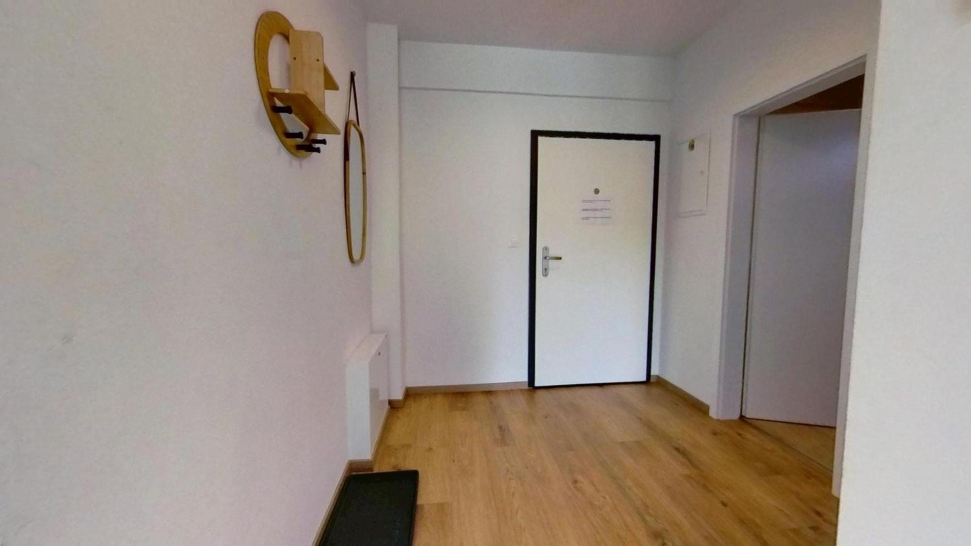 Air-Conditioned 2 Room Apartment, With Terrace, Rovinka 203 Luaran gambar
