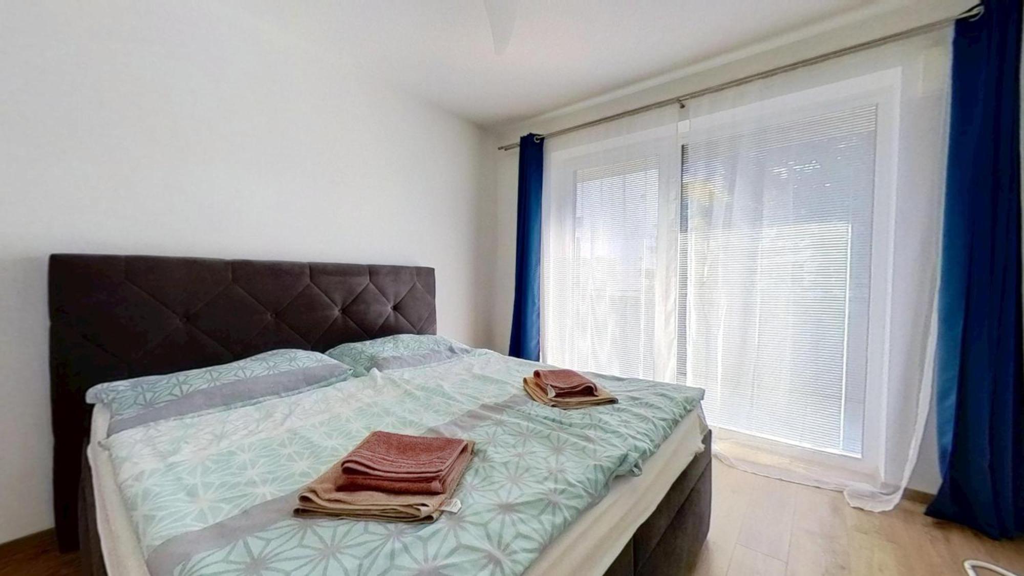 Air-Conditioned 2 Room Apartment, With Terrace, Rovinka 203 Luaran gambar