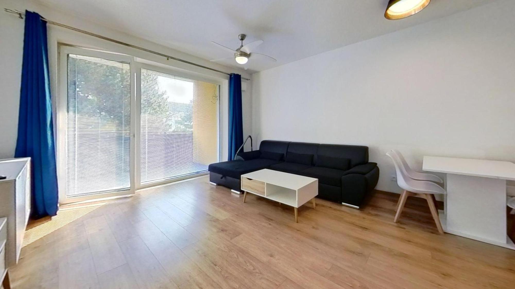 Air-Conditioned 2 Room Apartment, With Terrace, Rovinka 203 Luaran gambar