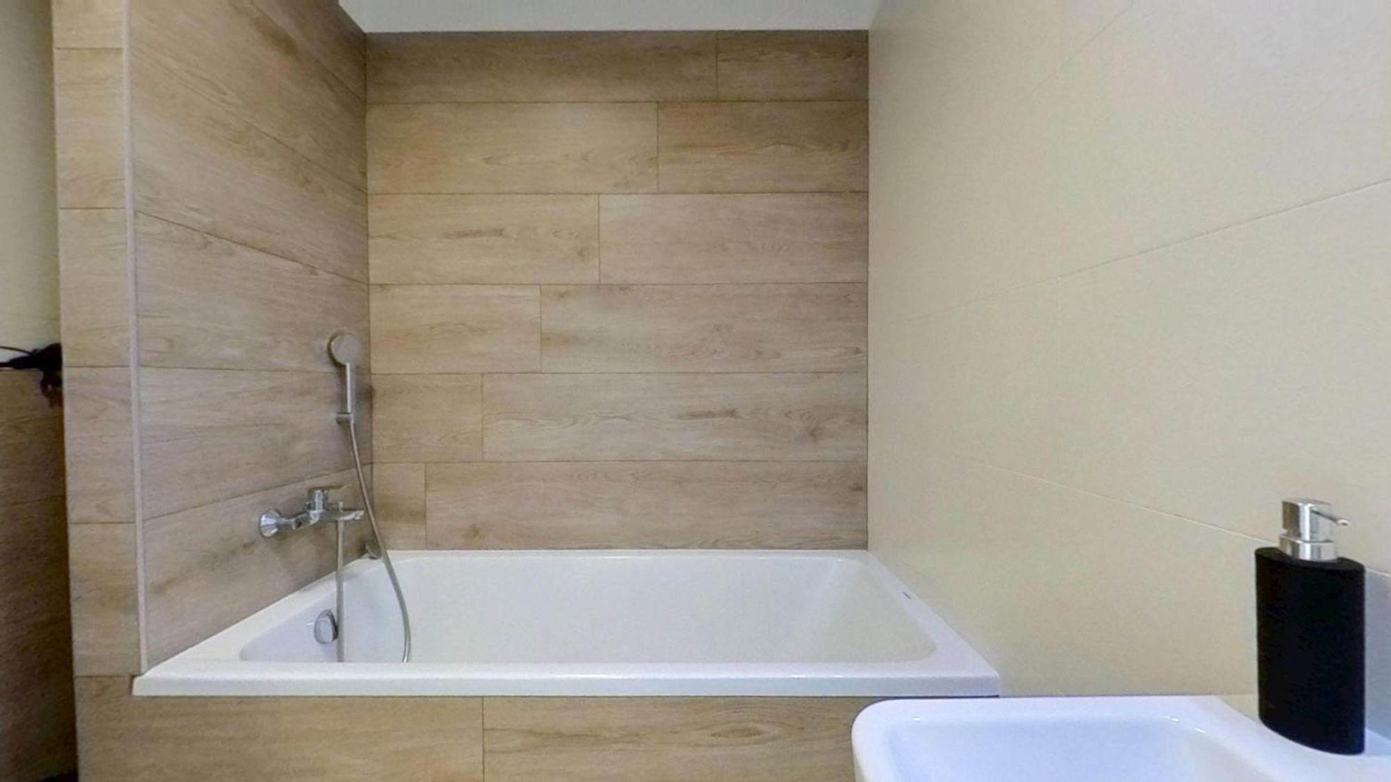 Air-Conditioned 2 Room Apartment, With Terrace, Rovinka 203 Luaran gambar
