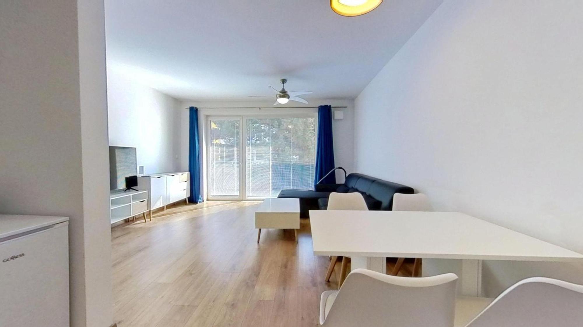 Air-Conditioned 2 Room Apartment, With Terrace, Rovinka 203 Luaran gambar