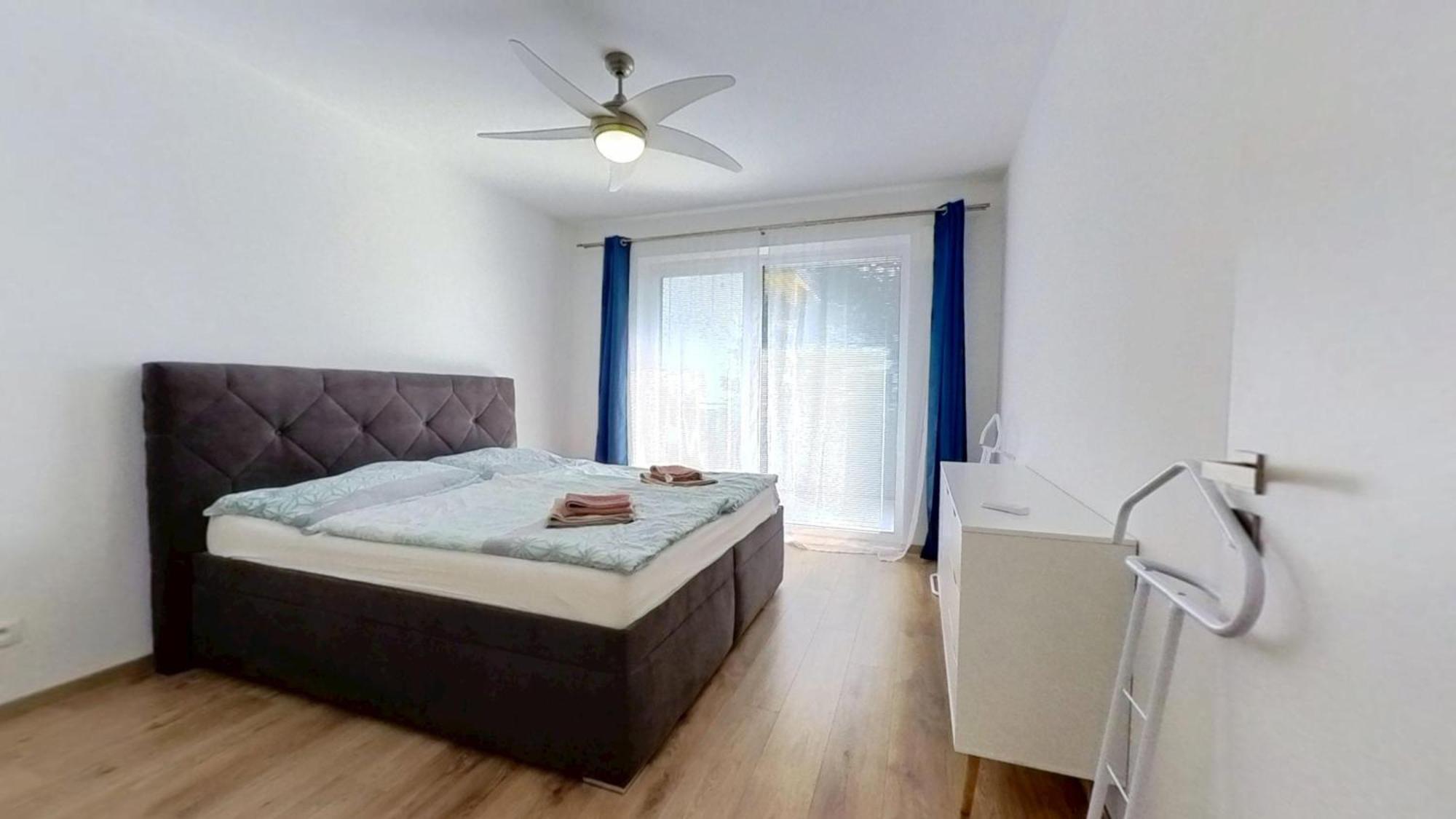 Air-Conditioned 2 Room Apartment, With Terrace, Rovinka 203 Luaran gambar